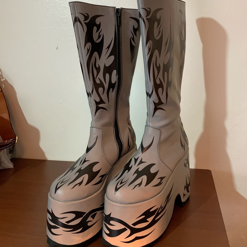 Sz10 Dolls Kill lighting boots reflective platform - Picture 6 of 16